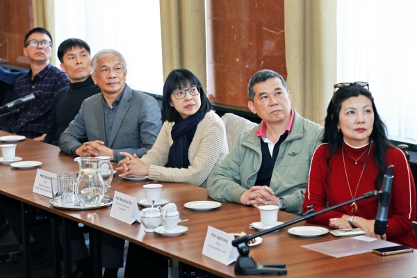 Click to zoom the picture.