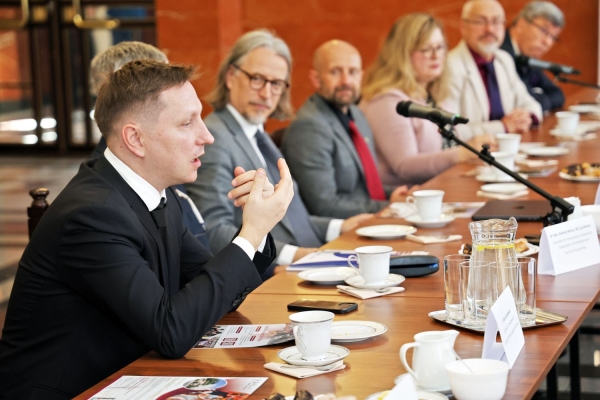 Click to zoom the picture.