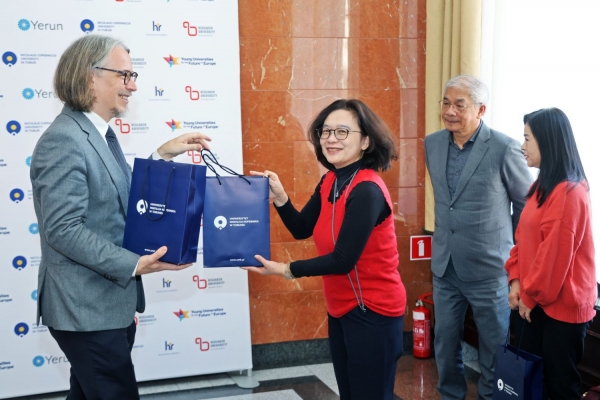 Click to zoom the picture.