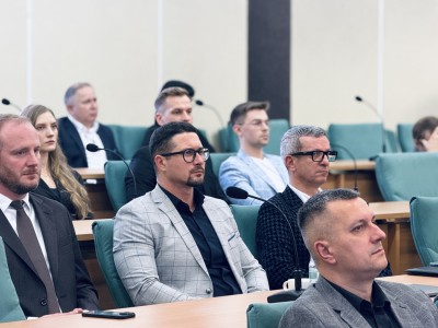 Click to zoom the picture.