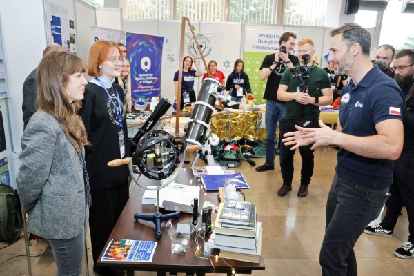 Click to zoom the picture.