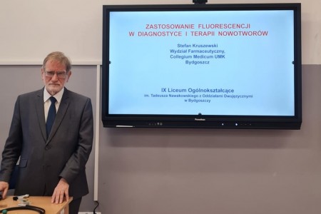 Wykład w IX Liceum Ogólnokształcącym w Bydgoszczy. Kliknij, aby powiększyć zdjęcie.