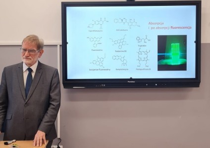 Wykład w IX Liceum Ogólnokształcącym w Bydgoszczy. Kliknij, aby powiększyć zdjęcie.