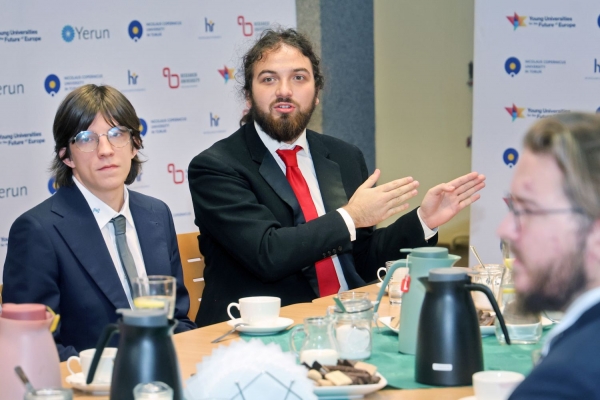 Click to zoom the picture.