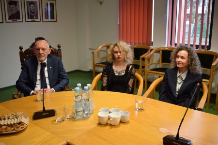 Click to zoom the picture.