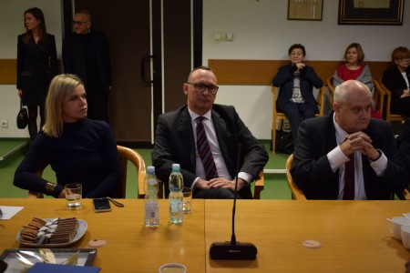 Click to zoom the picture.