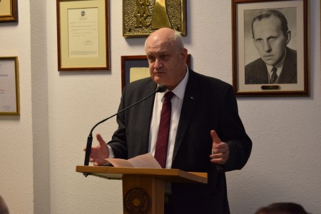 Click to zoom the picture.