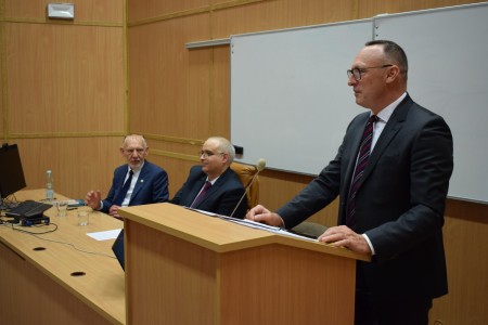 Click to zoom the picture.