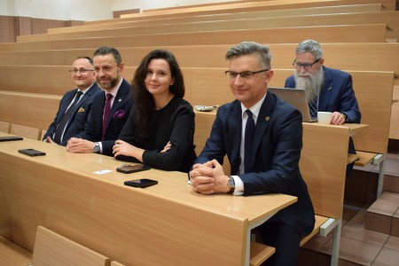 Click to zoom the picture.