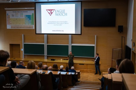 Spotkanie wigilijne w Instytucie Fizyki - kadry z wykładu i poczęstunku . Kliknij, aby powiększyć zdjęcie.