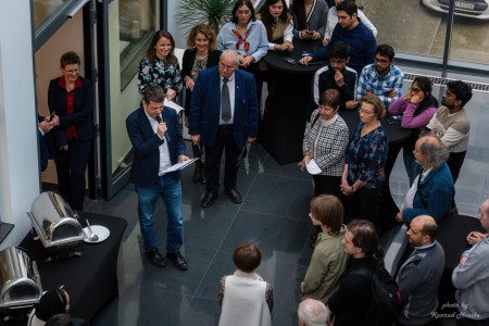 Spotkanie wigilijne w Instytucie Fizyki - kadry z wykładu i poczęstunku . Kliknij, aby powiększyć zdjęcie.