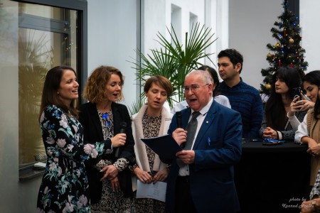 Spotkanie wigilijne w Instytucie Fizyki - kadry z wykładu i poczęstunku . Kliknij, aby powiększyć zdjęcie.