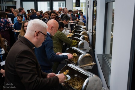 Spotkanie wigilijne w Instytucie Fizyki - kadry z wykładu i poczęstunku . Kliknij, aby powiększyć zdjęcie.