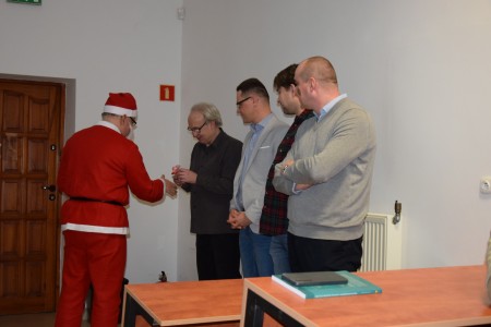 Click to zoom the picture.