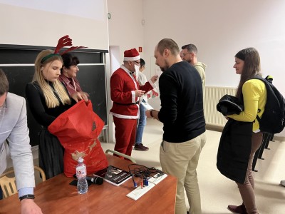 Click to zoom the picture.