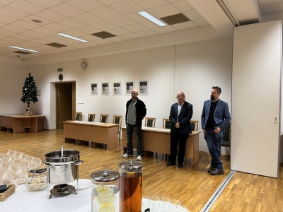 Click to zoom the picture.