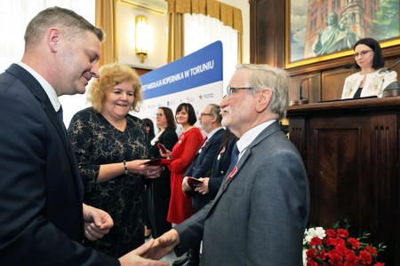 Wręczenie odznaczeń państwowych dla pracowników Wydziału Farmaceutycznego . Kliknij, aby powiększyć zdjęcie.