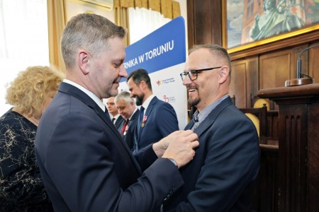 Wręczenie odznaczeń państwowych dla pracowników Wydziału Farmaceutycznego . Kliknij, aby powiększyć zdjęcie.