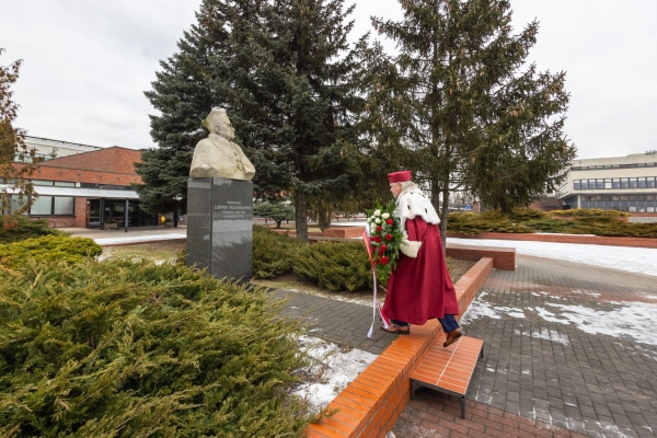Kliknij, aby powiększyć zdjęcie.