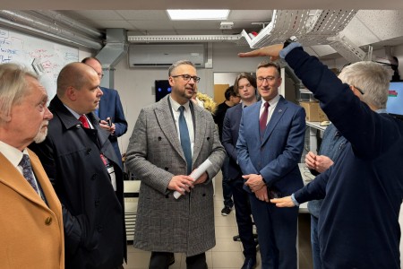 Kadry z wizyty w Instytucie Fizyki . Kliknij, aby powiększyć zdjęcie.