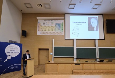 Kadry z wykładu w Audytorium Aleksandra Jabłońskiego. Kliknij, aby powiększyć zdjęcie.