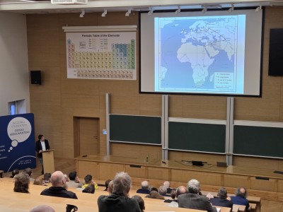 Kadry z wykładu w Audytorium Aleksandra Jabłońskiego. Kliknij, aby powiększyć zdjęcie.