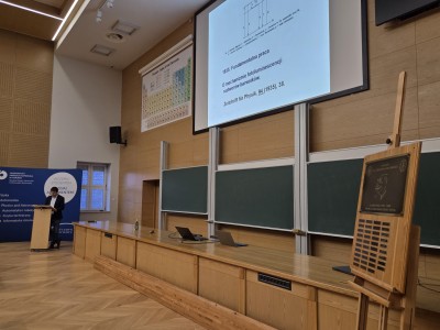 Kadry z wykładu w Audytorium Aleksandra Jabłońskiego. Kliknij, aby powiększyć zdjęcie.