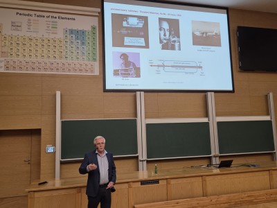 Kadry z wykładu w Audytorium Aleksandra Jabłońskiego. Kliknij, aby powiększyć zdjęcie.