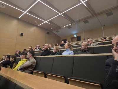 Kadry z wykładu w Audytorium Aleksandra Jabłońskiego. Kliknij, aby powiększyć zdjęcie.