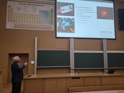 Kadry z wykładu w Audytorium Aleksandra Jabłońskiego. Kliknij, aby powiększyć zdjęcie.