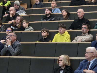 Kadry z wykładu w Audytorium Aleksandra Jabłońskiego. Kliknij, aby powiększyć zdjęcie.