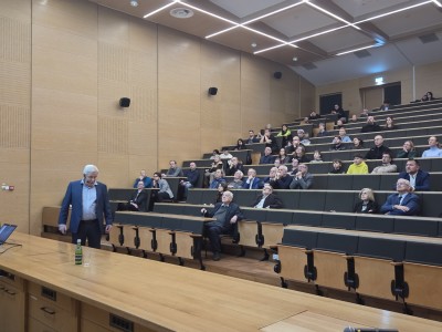 Kadry z wykładu w Audytorium Aleksandra Jabłońskiego. Kliknij, aby powiększyć zdjęcie.