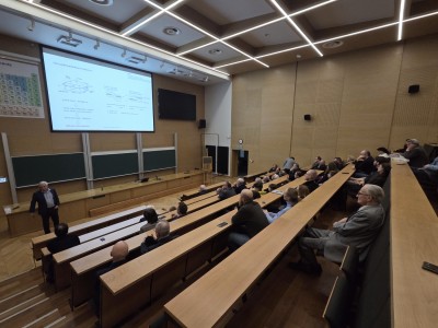 Kadry z wykładu w Audytorium Aleksandra Jabłońskiego. Kliknij, aby powiększyć zdjęcie.