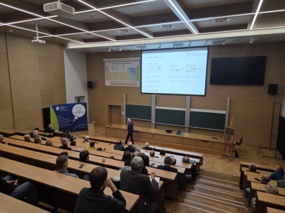 Kadry z wykładu w Audytorium Aleksandra Jabłońskiego. Kliknij, aby powiększyć zdjęcie.