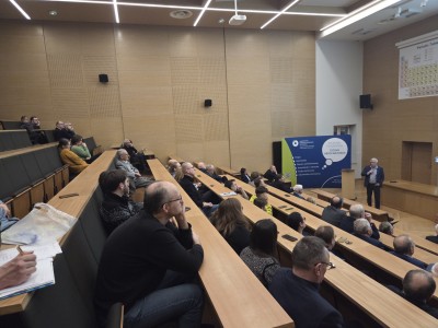 Kadry z wykładu w Audytorium Aleksandra Jabłońskiego. Kliknij, aby powiększyć zdjęcie.