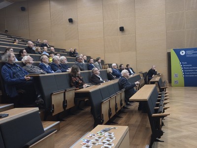 Kadry z wykładu w Audytorium Aleksandra Jabłońskiego. Kliknij, aby powiększyć zdjęcie.