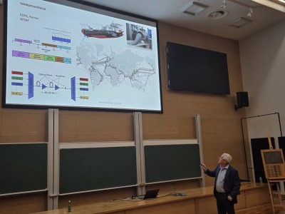 Kadry z wykładu w Audytorium Aleksandra Jabłońskiego. Kliknij, aby powiększyć zdjęcie.