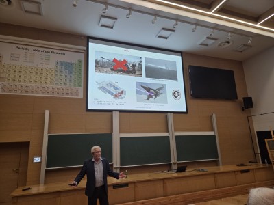 Kadry z wykładu w Audytorium Aleksandra Jabłońskiego. Kliknij, aby powiększyć zdjęcie.