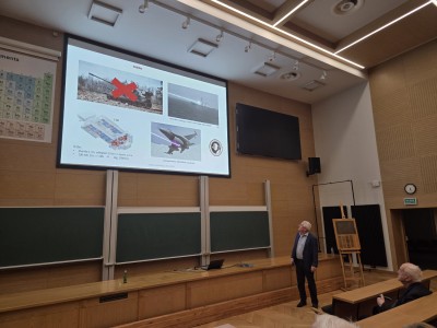 Kadry z wykładu w Audytorium Aleksandra Jabłońskiego. Kliknij, aby powiększyć zdjęcie.