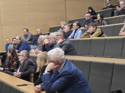 Kadry z wykładu w Audytorium Aleksandra Jabłońskiego. Kliknij, aby powiększyć zdjęcie.