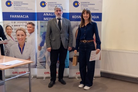 Warsztaty dla uczniów szkół ponadpodstawowych organizowanym przez Wydział Farmaceutyczny UMK CM 16-18 lutego 2026 . Kliknij, aby powiększyć zdjęcie.