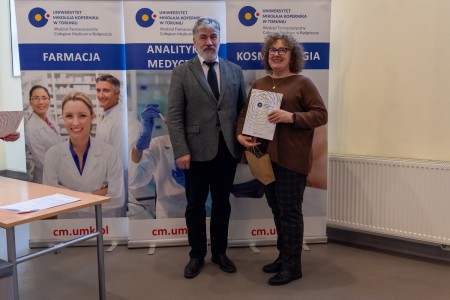 Warsztaty dla uczniów szkół ponadpodstawowych organizowanym przez Wydział Farmaceutyczny UMK CM 16-18 lutego 2026 . Kliknij, aby powiększyć zdjęcie.