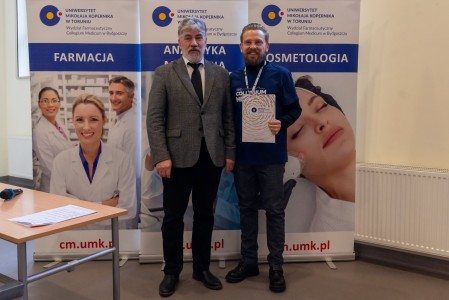 Warsztaty dla uczniów szkół ponadpodstawowych organizowanym przez Wydział Farmaceutyczny UMK CM 16-18 lutego 2026 . Kliknij, aby powiększyć zdjęcie.