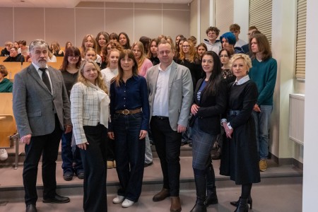 Warsztaty dla uczniów szkół ponadpodstawowych organizowanym przez Wydział Farmaceutyczny UMK CM 16-18 lutego 2026 . Kliknij, aby powiększyć zdjęcie.