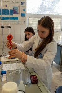 Warsztaty dla uczniów szkół ponadpodstawowych organizowanym przez Wydział Farmaceutyczny UMK CM 16-18 lutego 2026 . Kliknij, aby powiększyć zdjęcie.