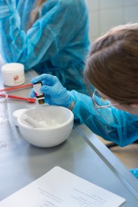 Warsztaty dla uczniów szkół ponadpodstawowych organizowanym przez Wydział Farmaceutyczny UMK CM 16-18 lutego 2026 . Kliknij, aby powiększyć zdjęcie.