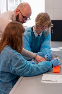 Warsztaty dla uczniów szkół ponadpodstawowych organizowanym przez Wydział Farmaceutyczny UMK CM 16-18 lutego 2026 . Kliknij, aby powiększyć zdjęcie.