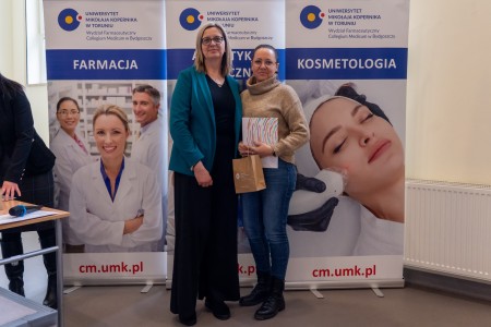 Warsztaty dla uczniów szkół ponadpodstawowych organizowanym przez Wydział Farmaceutyczny UMK CM 16-18 lutego 2026 . Kliknij, aby powiększyć zdjęcie.