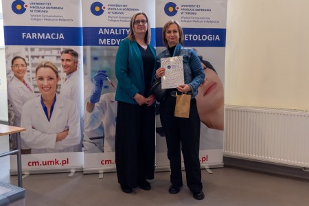 Warsztaty dla uczniów szkół ponadpodstawowych organizowanym przez Wydział Farmaceutyczny UMK CM 16-18 lutego 2026 . Kliknij, aby powiększyć zdjęcie.