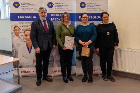 Warsztaty dla uczniów szkół ponadpodstawowych organizowanym przez Wydział Farmaceutyczny UMK CM 16-18 lutego 2026 . Kliknij, aby powiększyć zdjęcie.